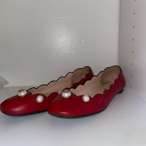 Gucci size  8 1/5. Has some scratches.